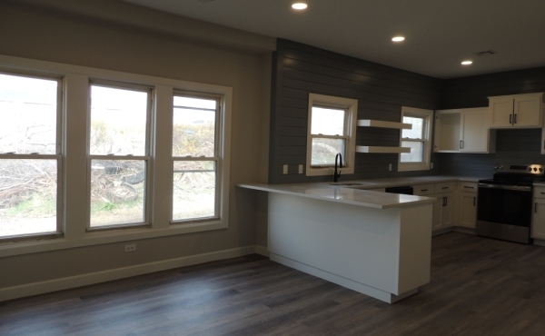 14 Dining Area to Kitchen